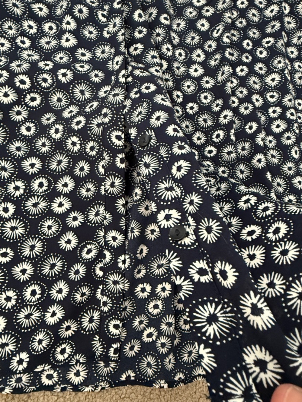 NYDJ Print Pleat Back Sleeveless Split Neck Blouse - Large - Picture 5 of 5